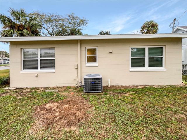 930 SCHOOL STREET, Clermont, FL 34711