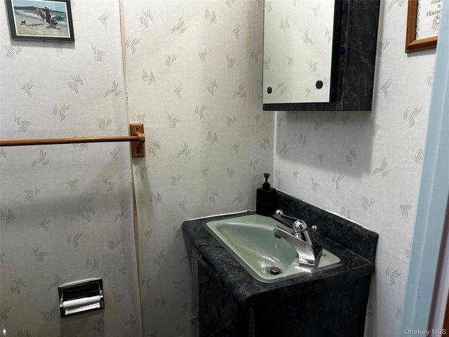 180-44 Grand Central Parkway, Jamaica, NY 11432