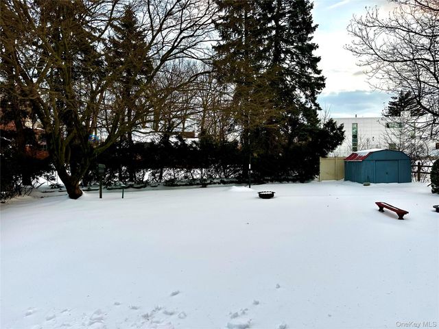 180-44 Grand Central Parkway, Jamaica, NY 11432