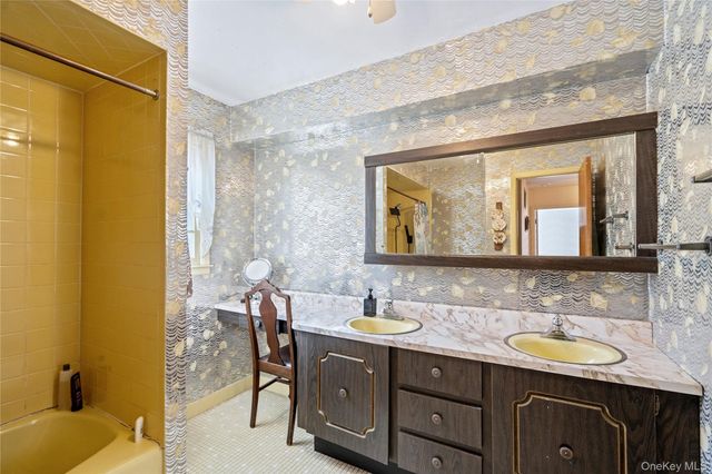 180-44 Grand Central Parkway, Jamaica, NY 11432