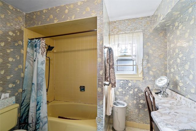 180-44 Grand Central Parkway, Jamaica, NY 11432