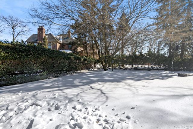 180-44 Grand Central Parkway, Jamaica, NY 11432