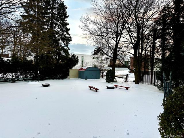 180-44 Grand Central Parkway, Jamaica, NY 11432