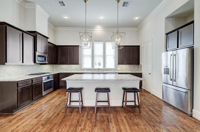 1110 Thompson Street, Houston, TX 77007