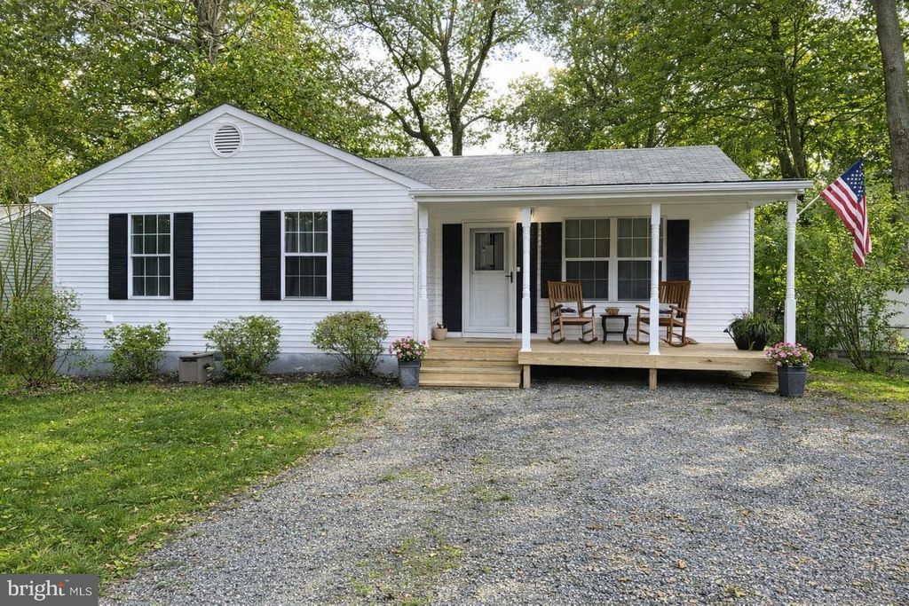 8315 CEDAR LN, Lusby, MD 20657