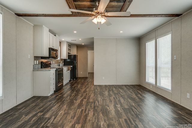 78 Spanish Oak Rd, Somerset, TX 78069