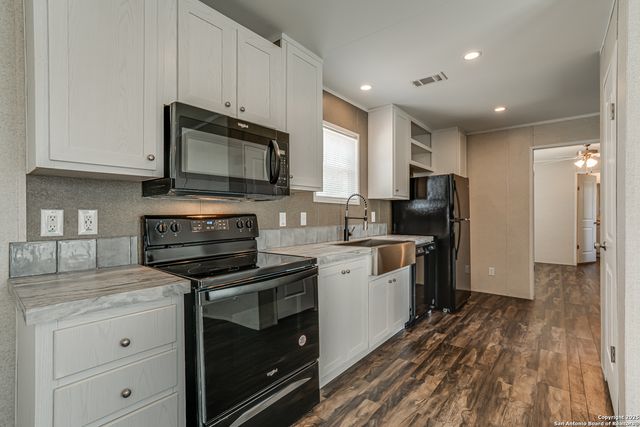 78 Spanish Oak Rd, Somerset, TX 78069