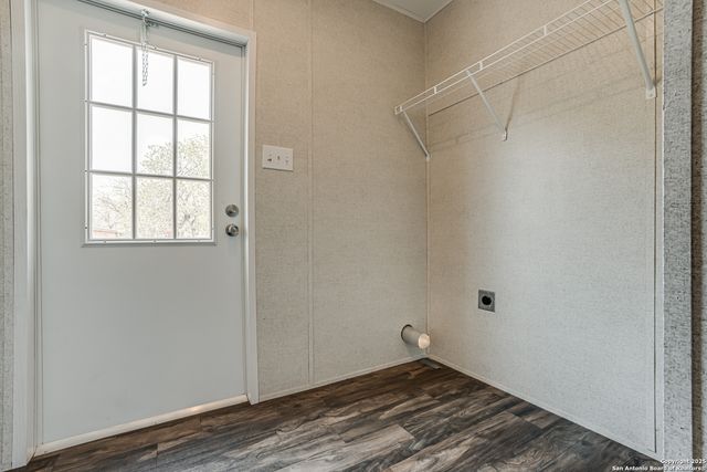 78 Spanish Oak Rd, Somerset, TX 78069