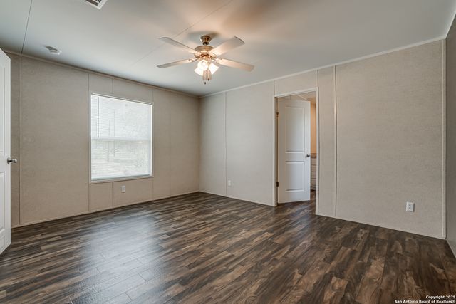 78 Spanish Oak Rd, Somerset, TX 78069
