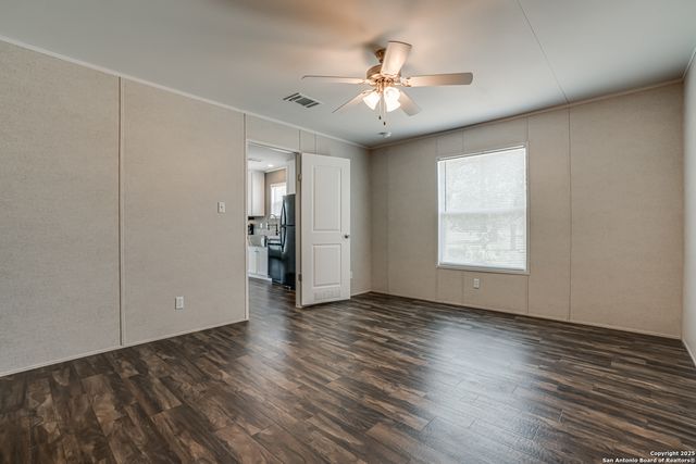 78 Spanish Oak Rd, Somerset, TX 78069