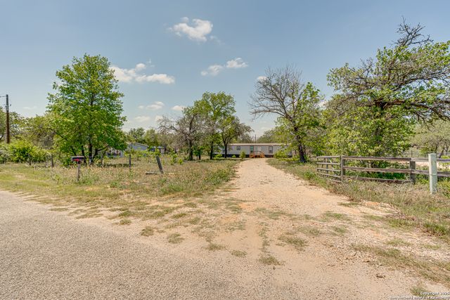 78 Spanish Oak Rd, Somerset, TX 78069