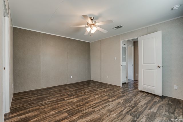 78 Spanish Oak Rd, Somerset, TX 78069