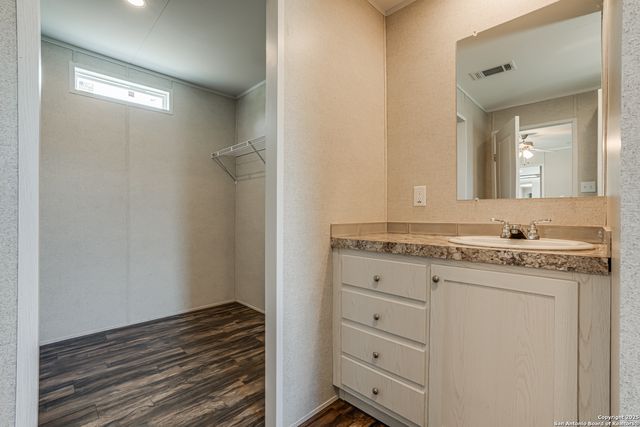 78 Spanish Oak Rd, Somerset, TX 78069