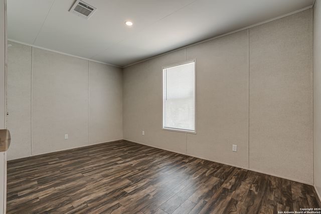 78 Spanish Oak Rd, Somerset, TX 78069