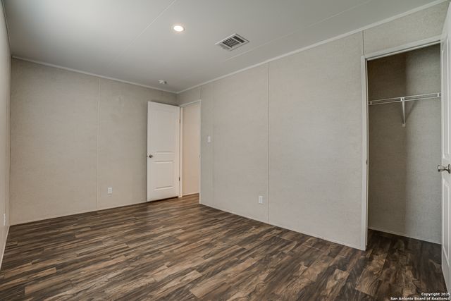78 Spanish Oak Rd, Somerset, TX 78069