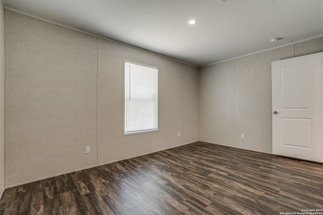 78 Spanish Oak Rd, Somerset, TX 78069