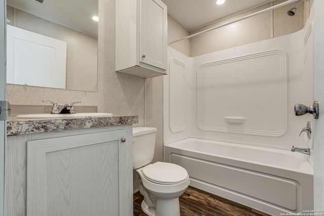 78 Spanish Oak Rd, Somerset, TX 78069