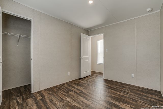 78 Spanish Oak Rd, Somerset, TX 78069