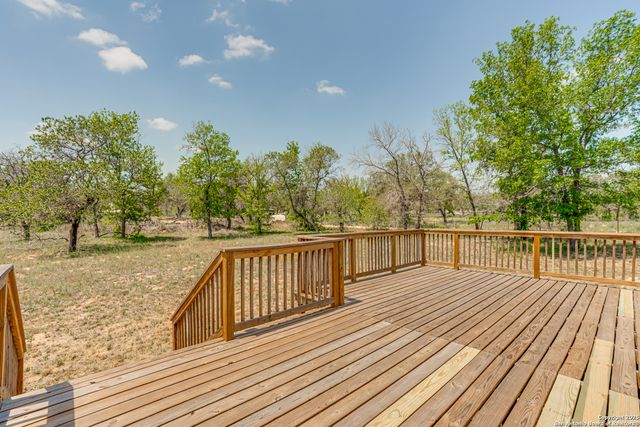 78 Spanish Oak Rd, Somerset, TX 78069