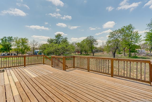 78 Spanish Oak Rd, Somerset, TX 78069