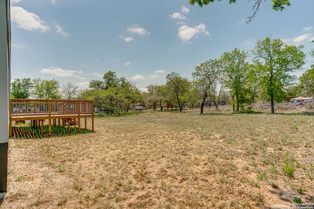 78 Spanish Oak Rd, Somerset, TX 78069