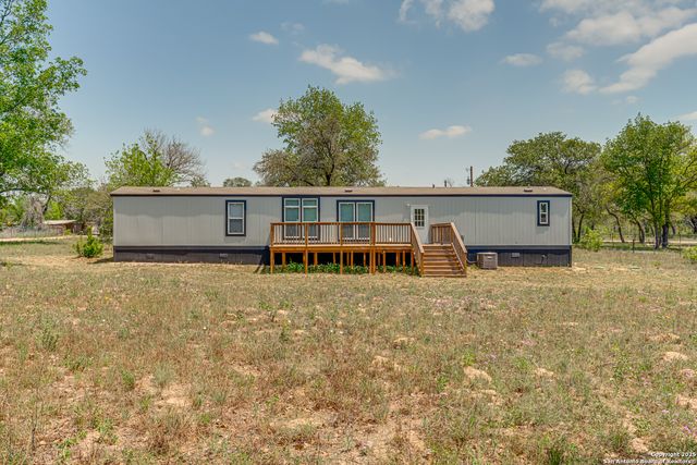 78 Spanish Oak Rd, Somerset, TX 78069