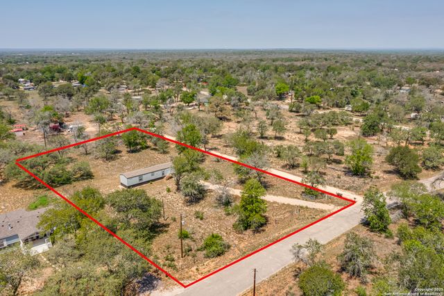 78 Spanish Oak Rd, Somerset, TX 78069