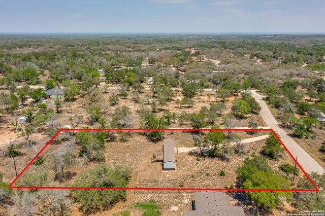 78 Spanish Oak Rd, Somerset, TX 78069