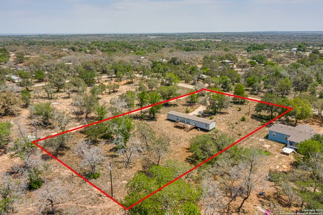 78 Spanish Oak Rd, Somerset, TX 78069