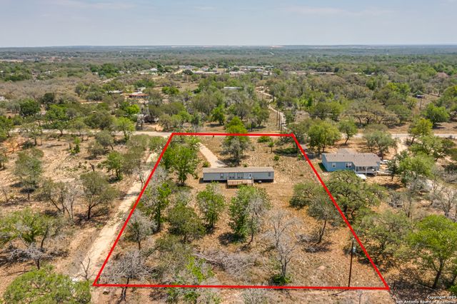 78 Spanish Oak Rd, Somerset, TX 78069