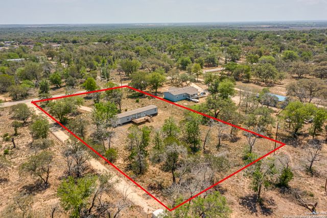 78 Spanish Oak Rd, Somerset, TX 78069