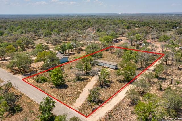 78 Spanish Oak Rd, Somerset, TX 78069