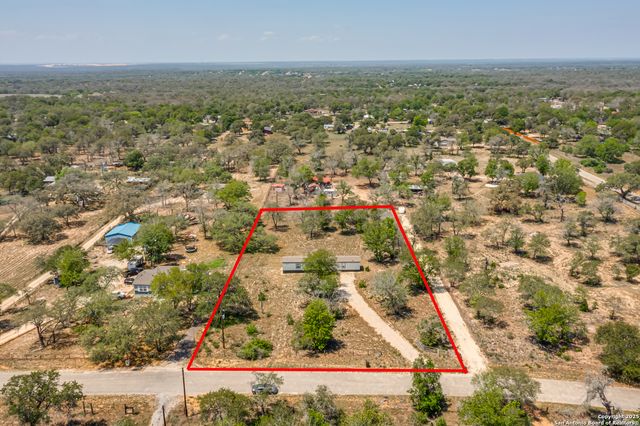 78 Spanish Oak Rd, Somerset, TX 78069