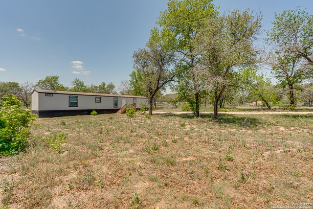 78 Spanish Oak Rd, Somerset, TX 78069