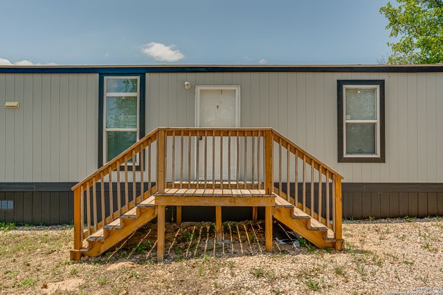 78 Spanish Oak Rd, Somerset, TX 78069
