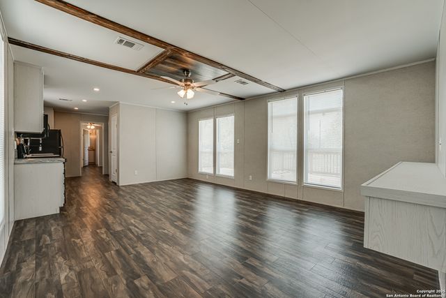 78 Spanish Oak Rd, Somerset, TX 78069