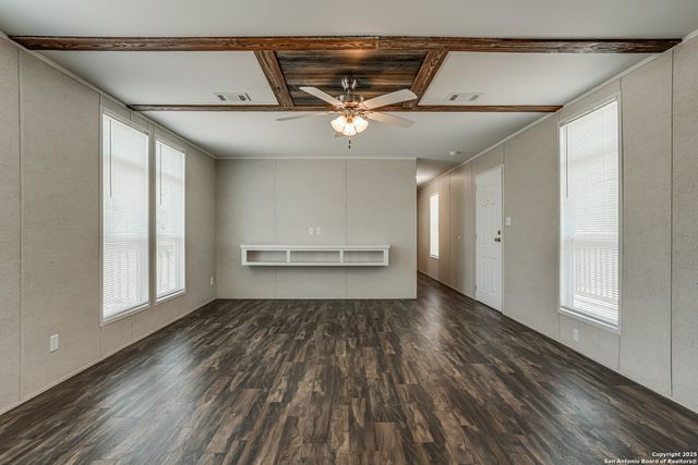 78 Spanish Oak Rd, Somerset, TX 78069
