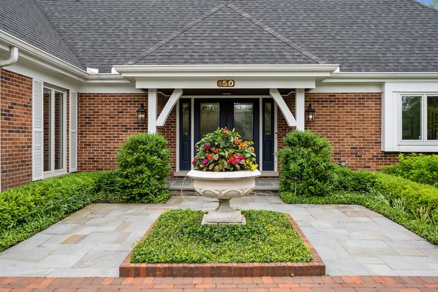 150 N Suffolk Lane, Lake Forest, IL 60045