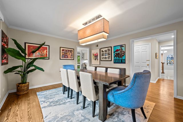 150 N Suffolk Lane, Lake Forest, IL 60045