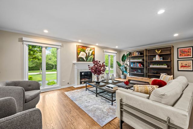 150 N Suffolk Lane, Lake Forest, IL 60045