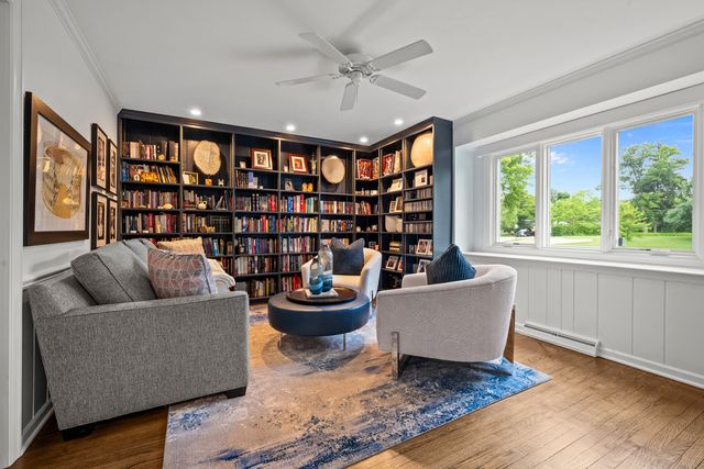 150 N Suffolk Lane, Lake Forest, IL 60045