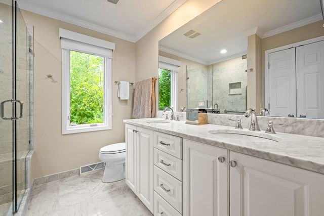150 N Suffolk Lane, Lake Forest, IL 60045