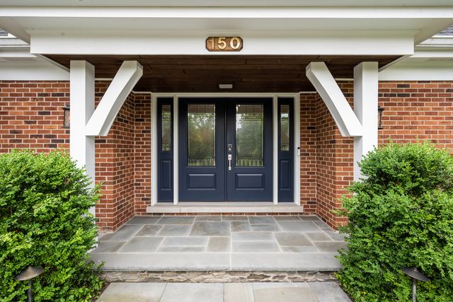 150 N Suffolk Lane, Lake Forest, IL 60045