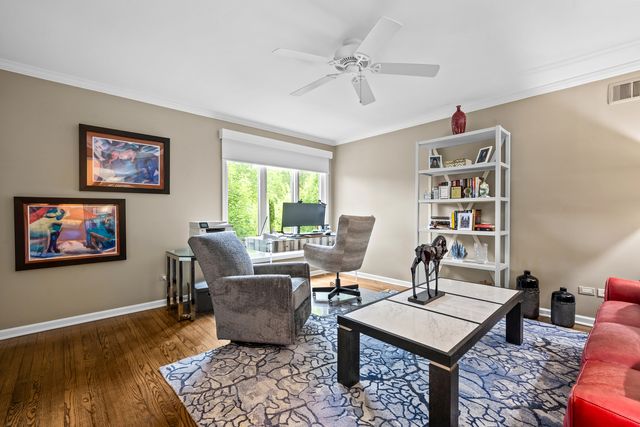 150 N Suffolk Lane, Lake Forest, IL 60045