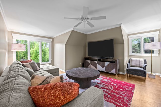 150 N Suffolk Lane, Lake Forest, IL 60045