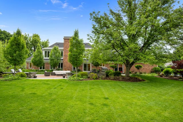 150 N Suffolk Lane, Lake Forest, IL 60045