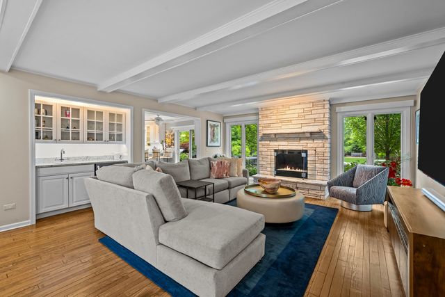 150 N Suffolk Lane, Lake Forest, IL 60045