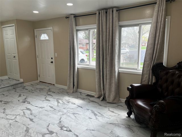 39394 Carrie Drive, Sterling Heights, MI 48313