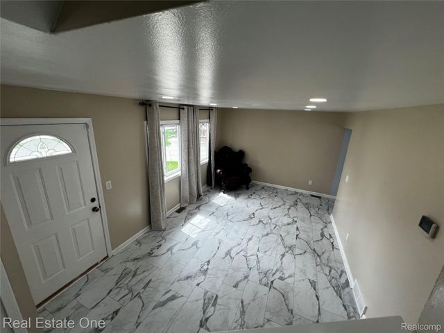 39394 Carrie Drive, Sterling Heights, MI 48313