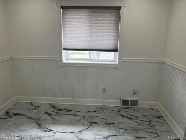 39394 Carrie Drive, Sterling Heights, MI 48313